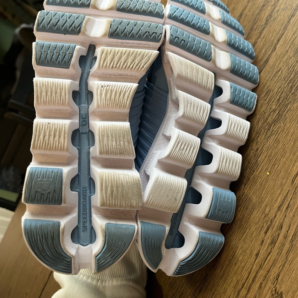 On Cloudswift Sneakers - Picture 7 of 9
